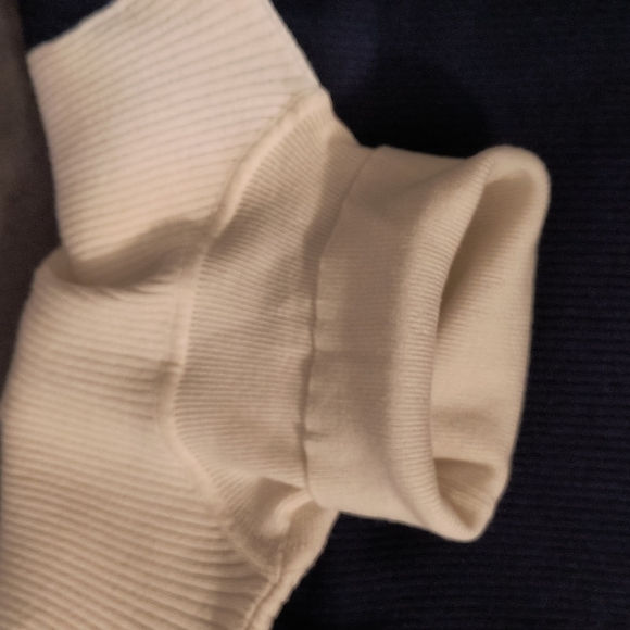 ð
ºVERTIGO Collection Nicole Turtleneck Sweater Navy/Ivory Size S - Picture 10 of 12